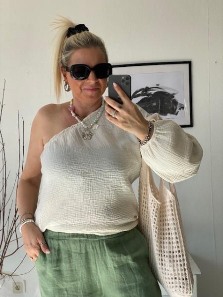 Musselin Top "One Shoulder" Creme
